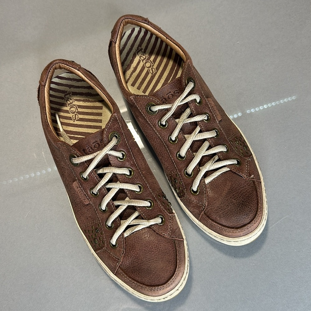 Women's Casual Perforated Leather Sneaker - Brown - Picture 5 of 12